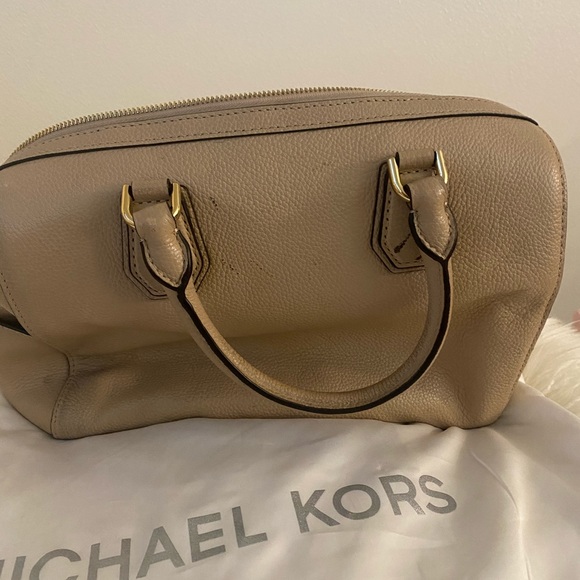 tan michael kors purse - Picture 4 of 6